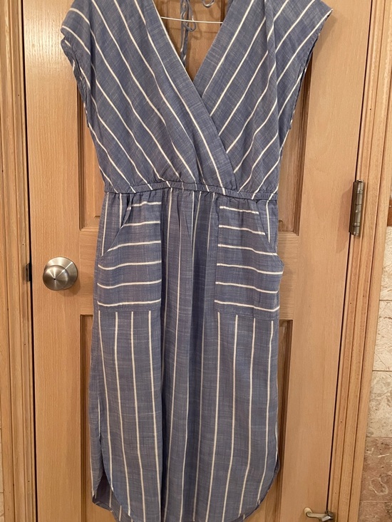 Universal Thread Dresses & Skirts - Universal Thread Chambray Blue Striped V-Neck Summer Dress